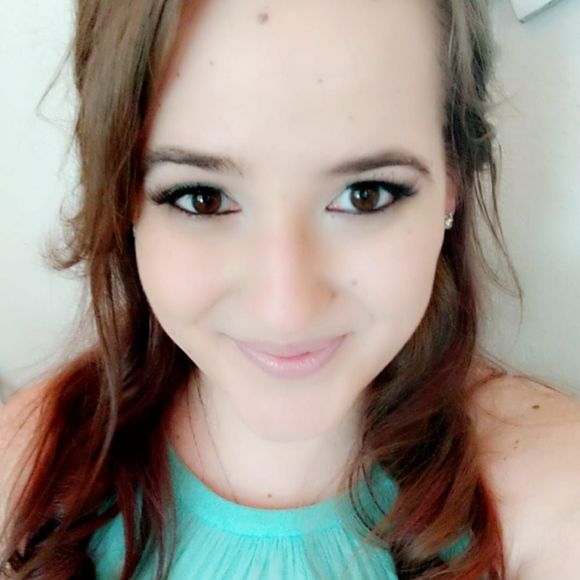 Meet your Posher, Stephanie - Picture 1 of 1